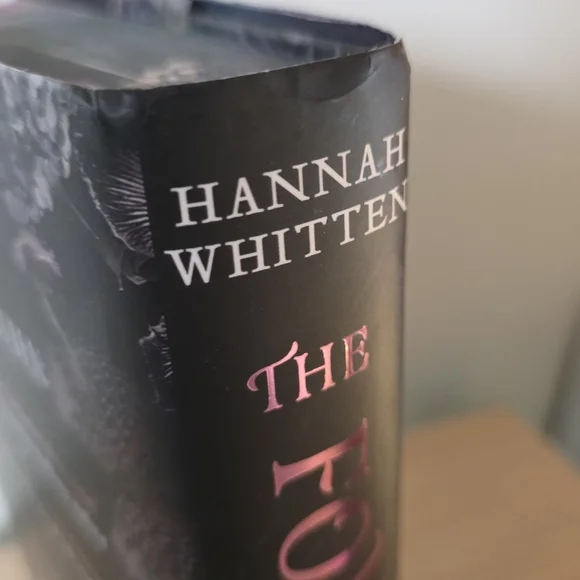 FairyLoot Exclusive Edition – The Foxglove King by Hannah Whitten - Picture 5 of 7